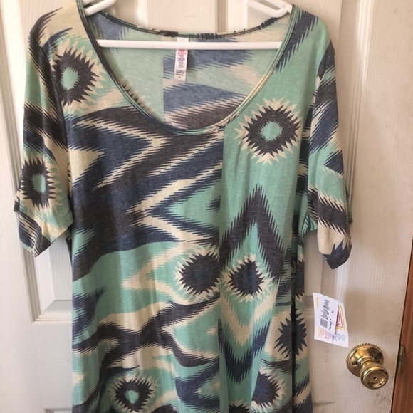 LuLaRoe Tops - LulaRoe Perfect Tee